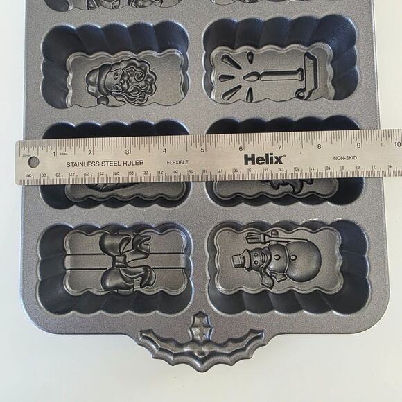 Nordic Ware Holiday Bakeware Pan Nonstick Christmas Mini Loaf Mold USA - Picture 14 of 16